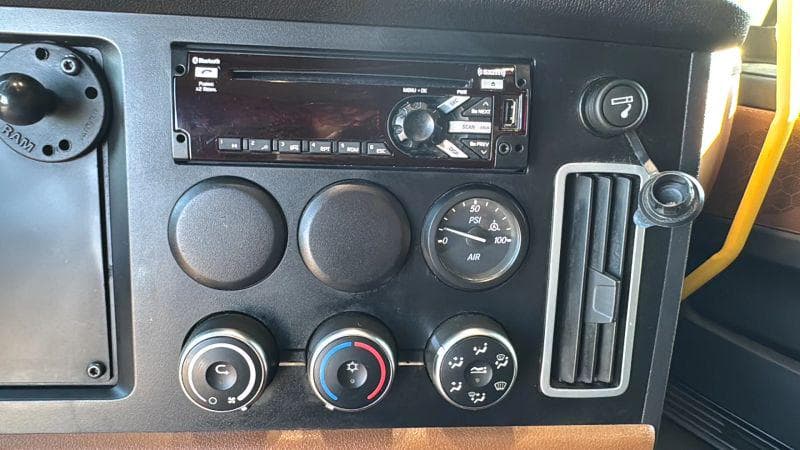 2021 Freightliner Cascadia image 33