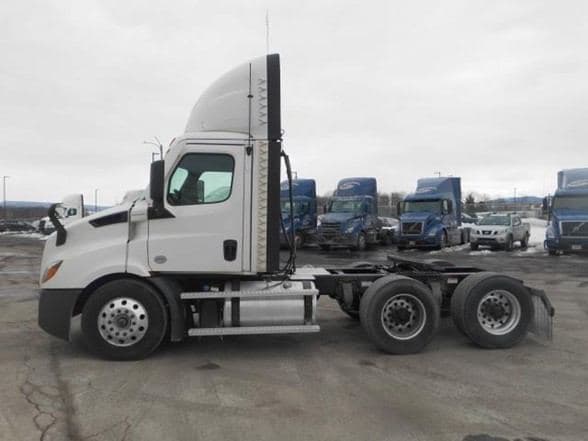 2021 FREIGHTLINER CASCADIA 116 TNF211169 Web image 2