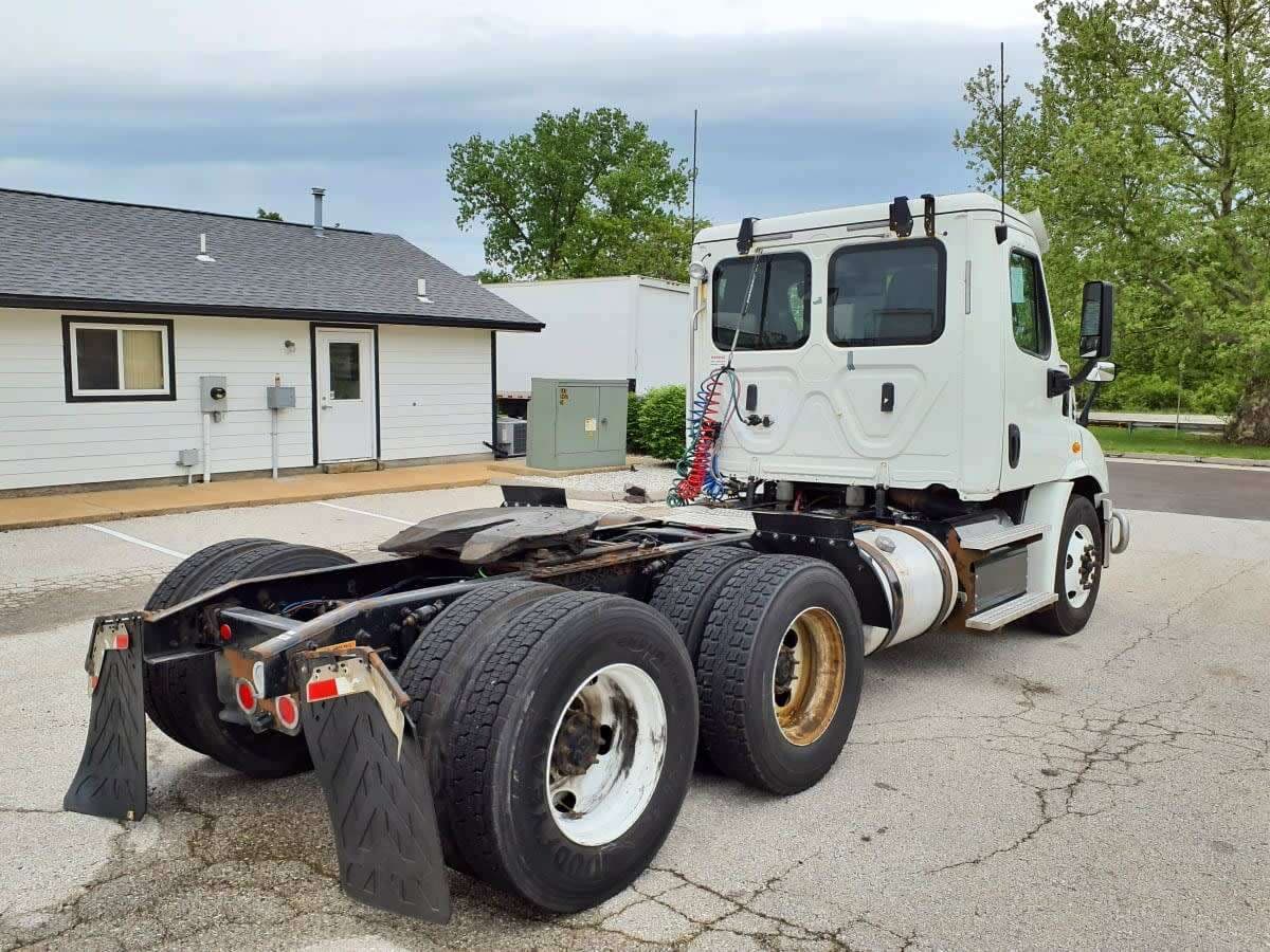 Used 2018 FREIGHTLINER Conventional - Day Cab - CASCADIA 113 image 7