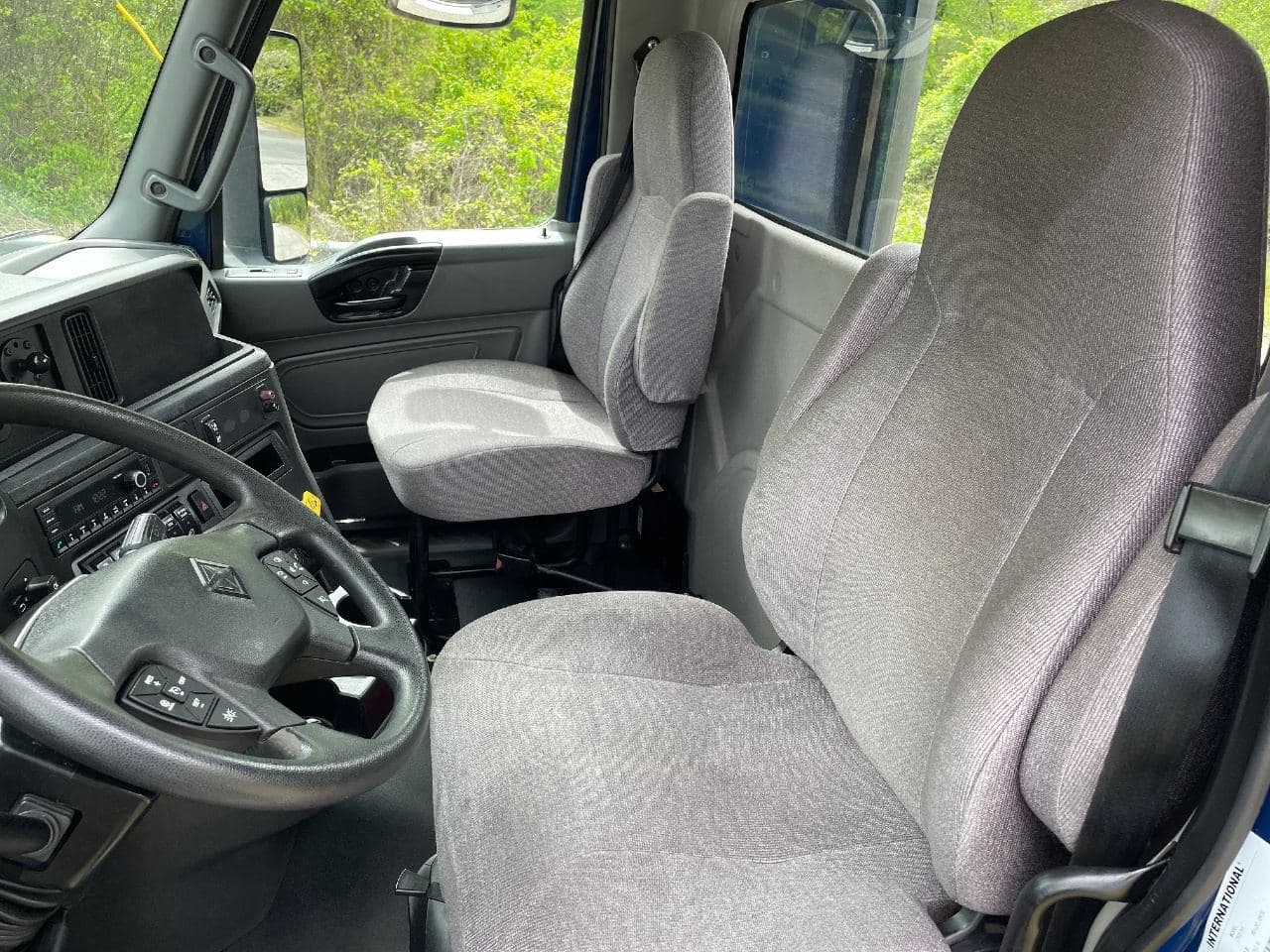 2021 International LT625 image 20