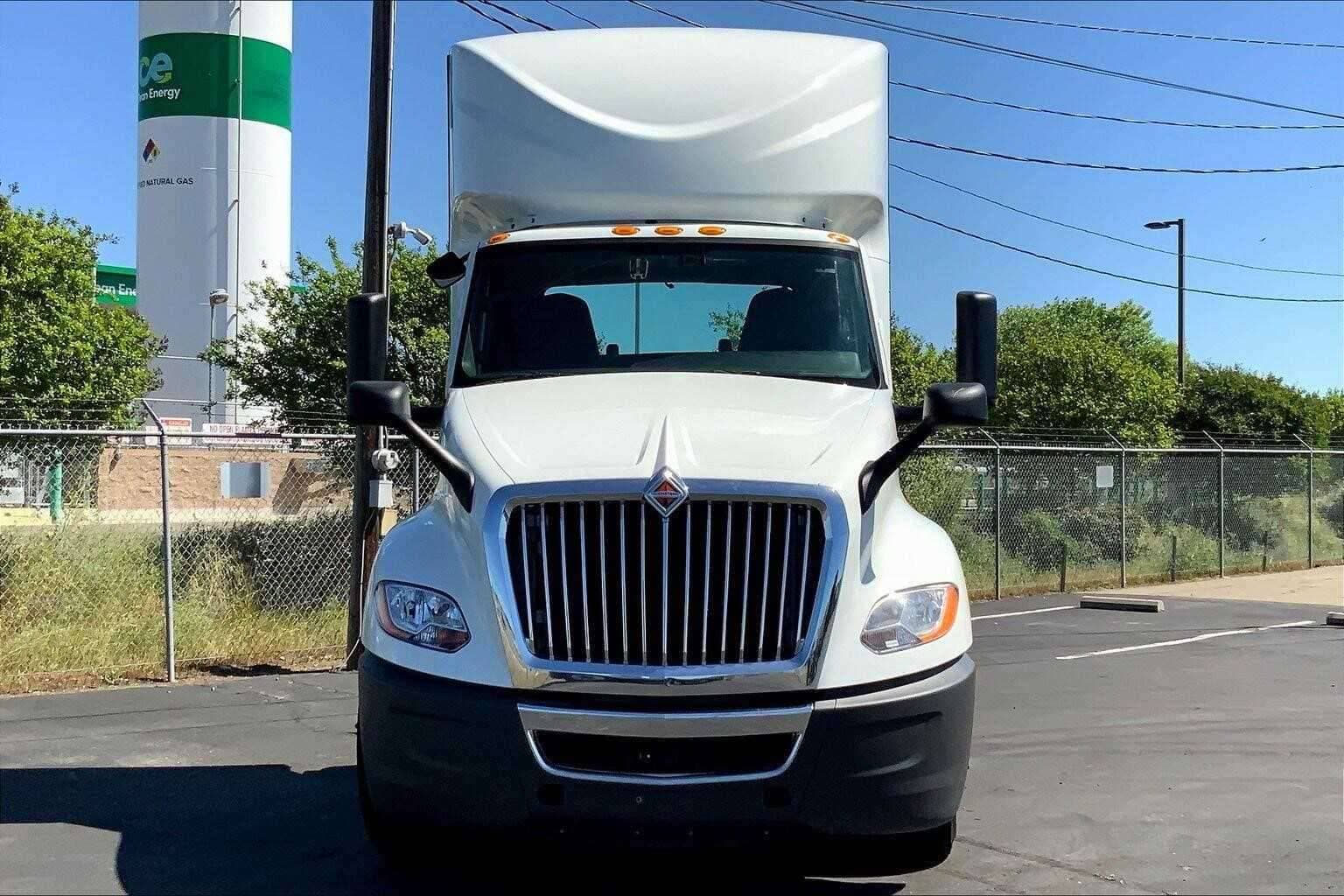 2020 International LT625 image 3