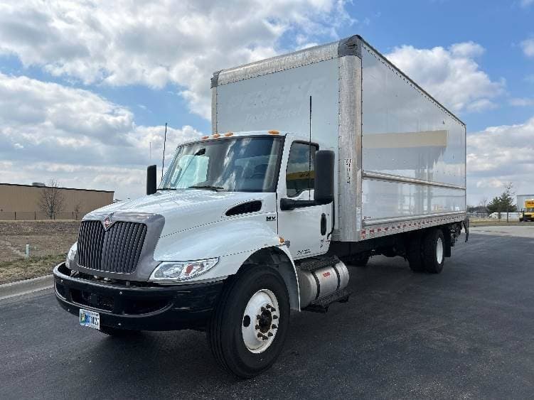 2022 International MV607 Box Truck - 220HP, 6 Speed Automatic, Roll up Door image 3
