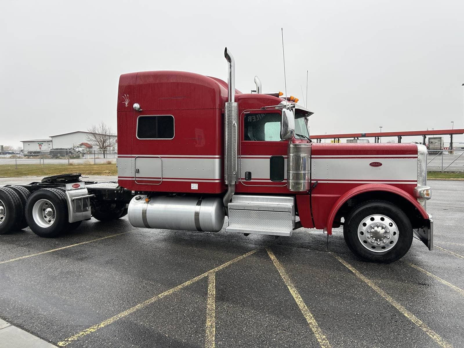 2023 Peterbilt 389 image 4