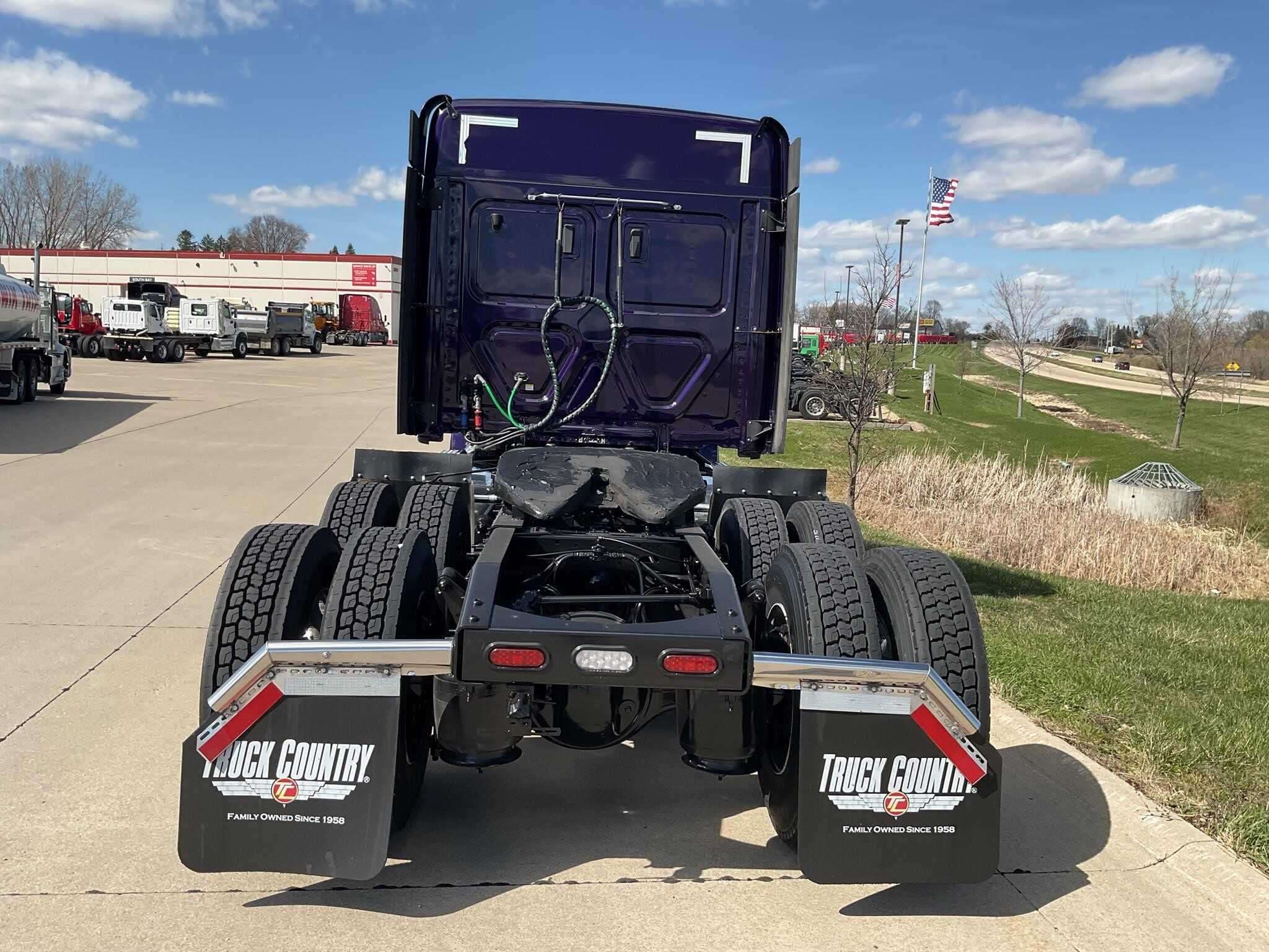 2023 Freightliner Cascadia 126 image 2