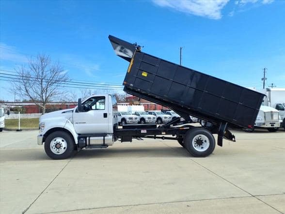 2026 Ford F750 SD image 3