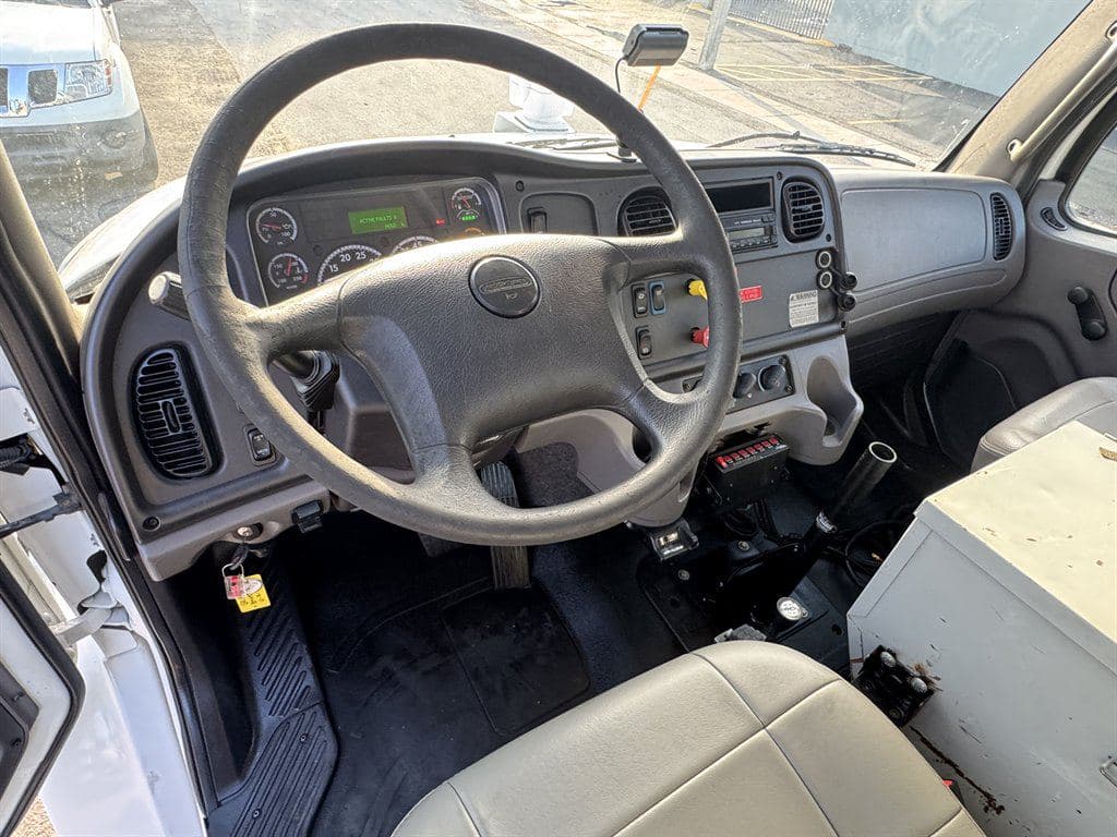 2016 Freightliner M2 106 image 65