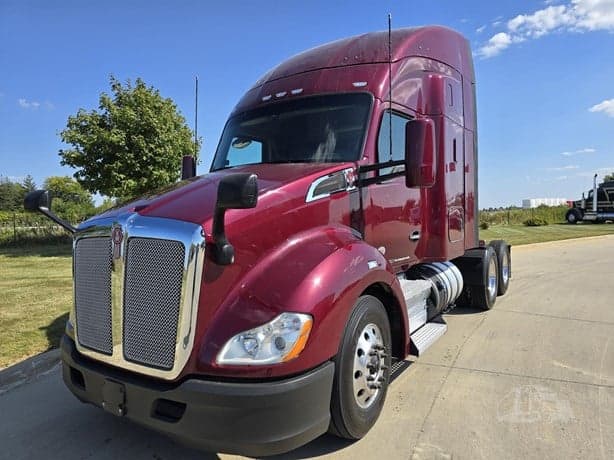 2021 Kenworth T680 image 2