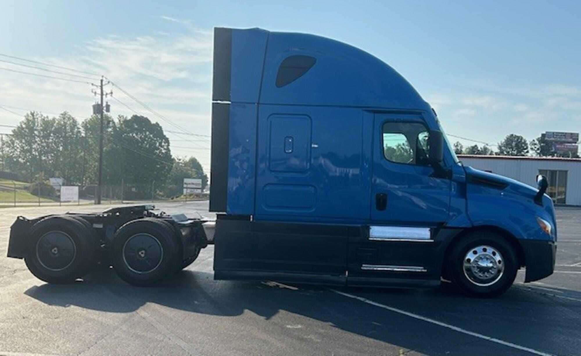 2022 Freightliner Cascadia 126 image 1