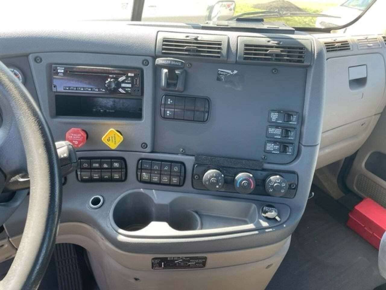 2019 Freightliner Cascadia 113 image 10