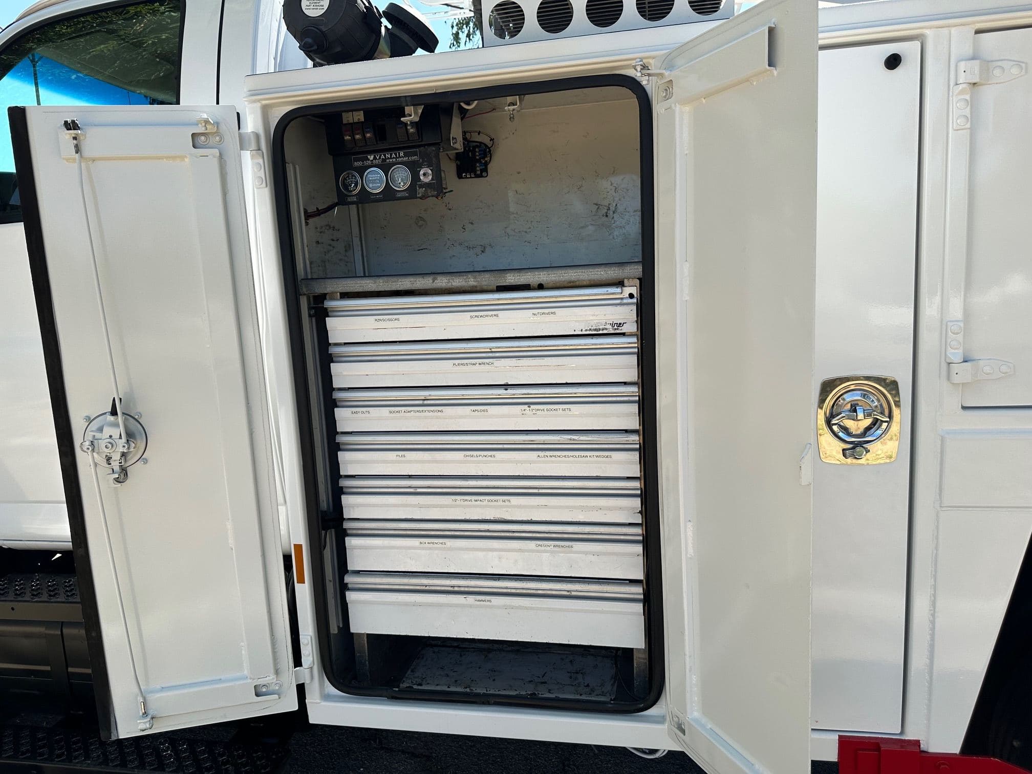 2007 GMC C7 image 21