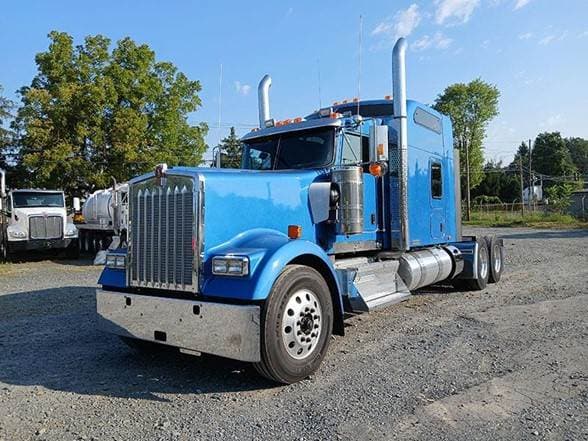 2025 Kenworth W9 Series image 1