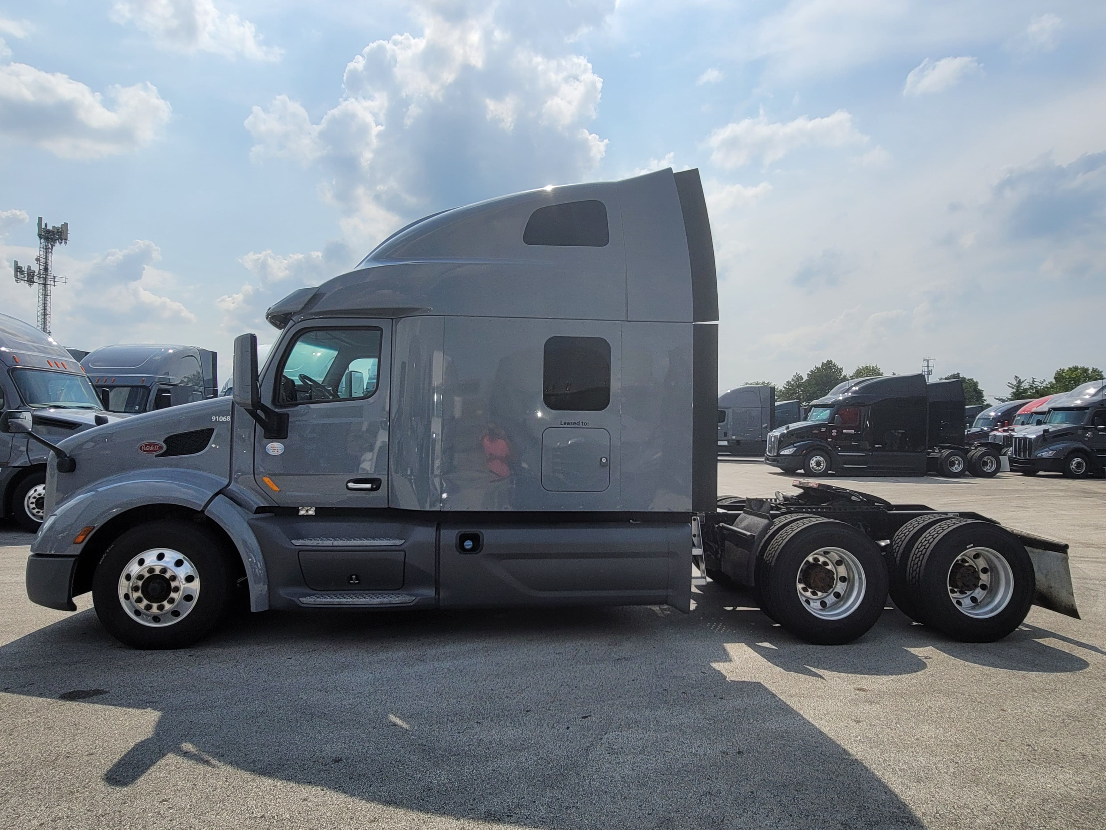 2021 Peterbilt 579 image 2