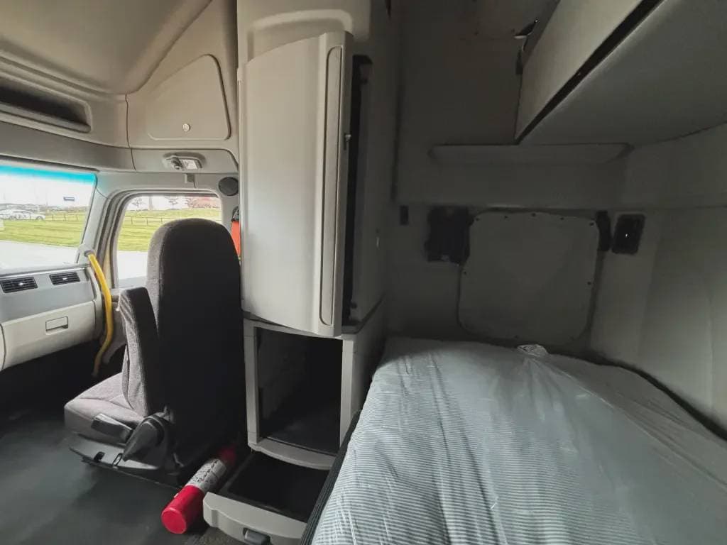 2022 Peterbilt 579 image 6