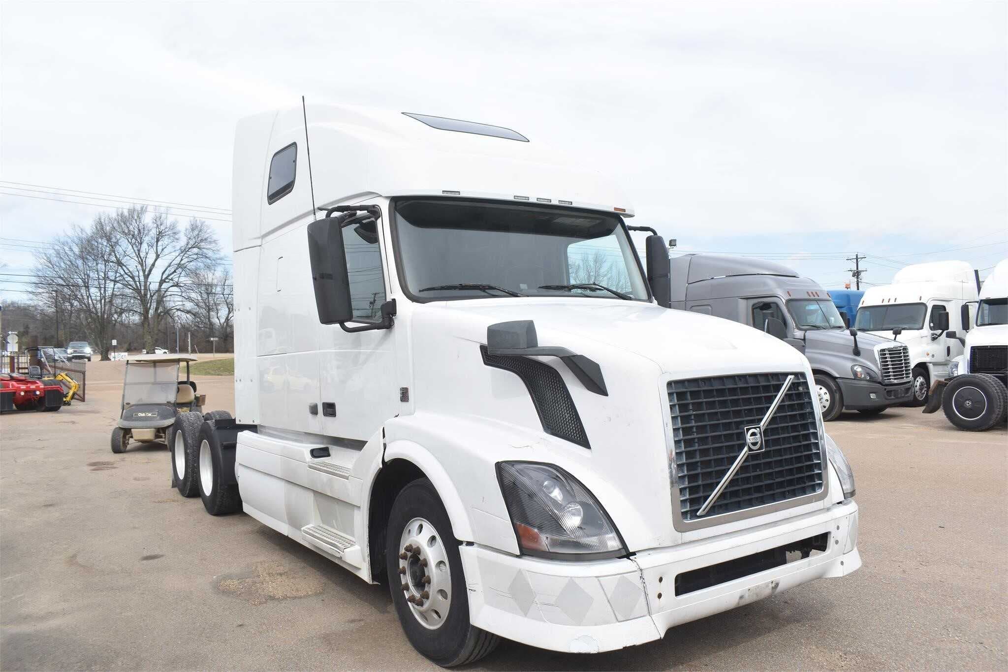 2013 Volvo VNL670 image 4
