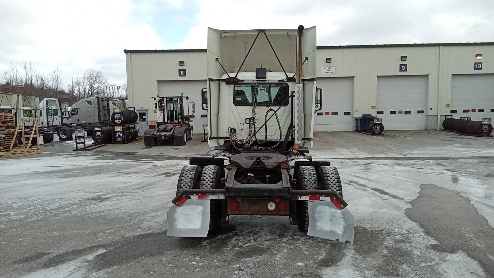 2019 Mack Anthem Single Axle Day Cab Truck - Mack MP7, Automatic image 7