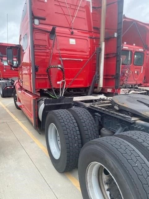 2023 Volvo VNL64T760 image 4