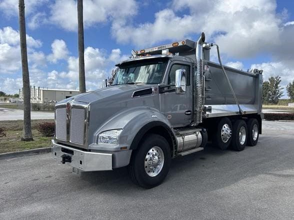 2026 Kenworth T880 image 3
