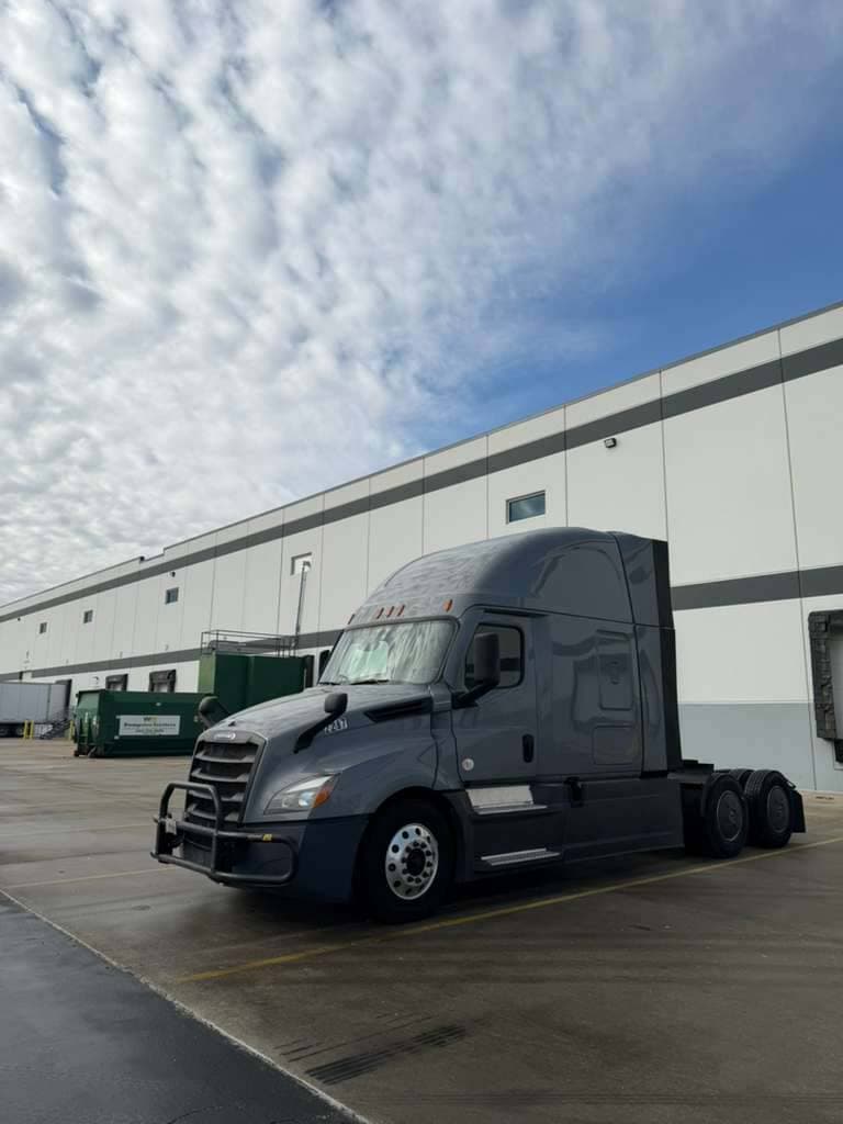 2024 Freightliner Cascadia image 3