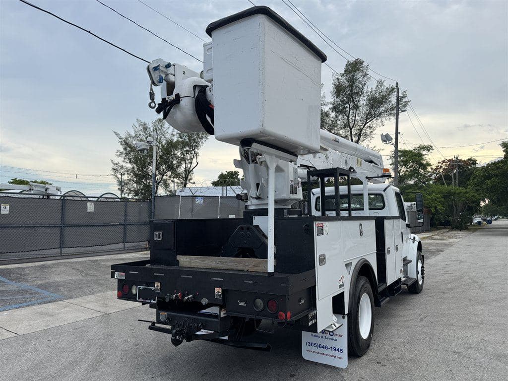 2018 Freightliner M2-106 image 12