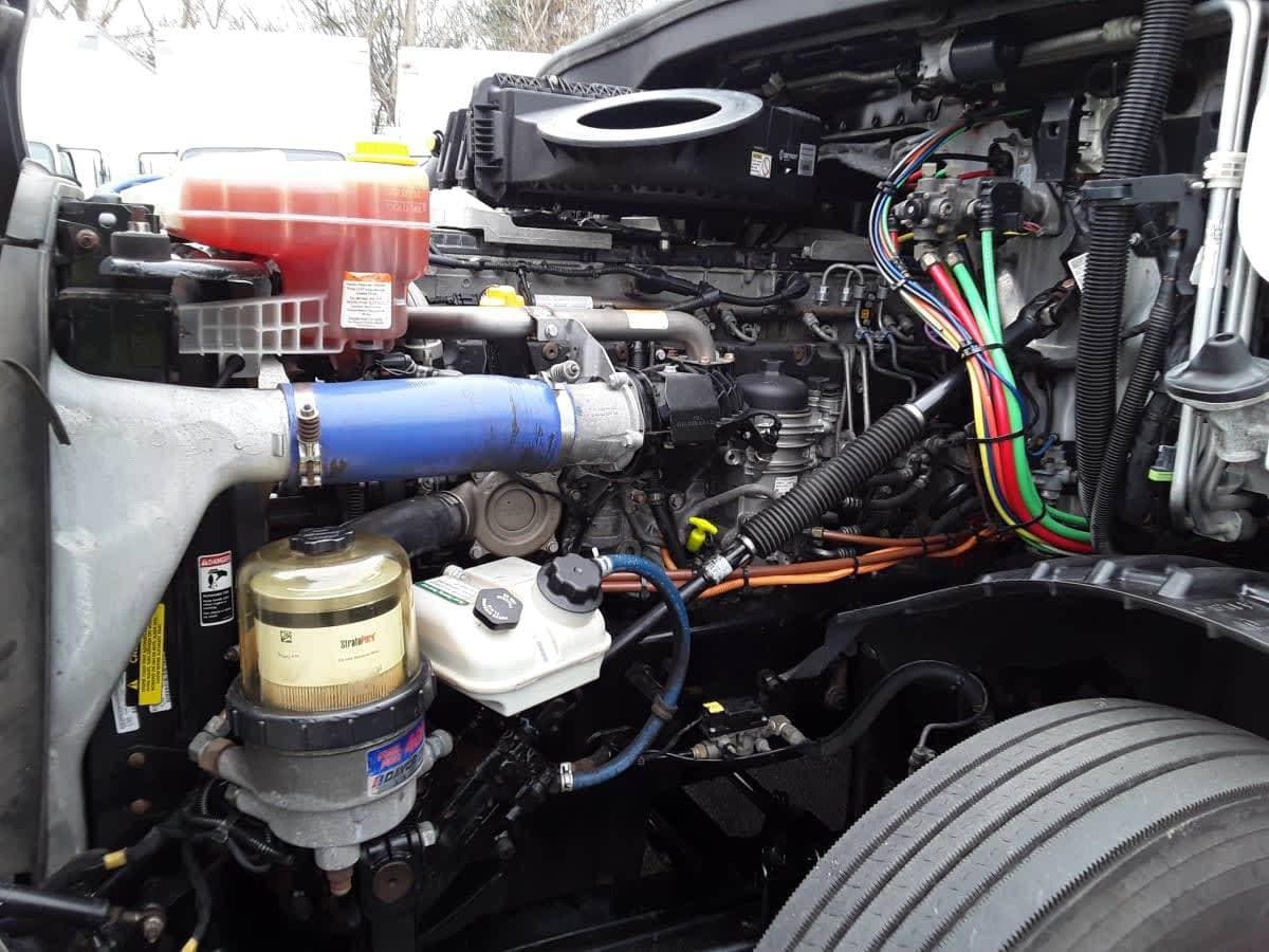 2020 Freightliner Cascadia 126 Sleeper Semi Truck - 72" Condo Sleeper, 400HP, 12 Speed Automatic image 9