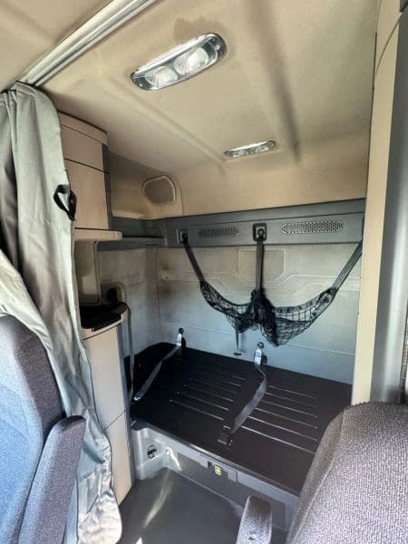 2016 Freightliner Cascadia image 24