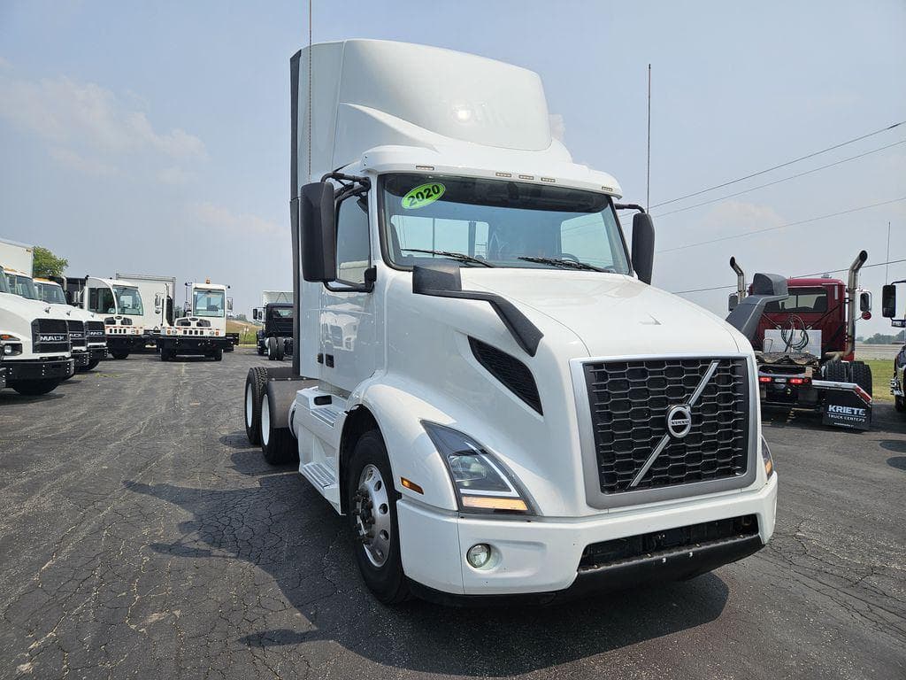 2020 Volvo VNR image 7