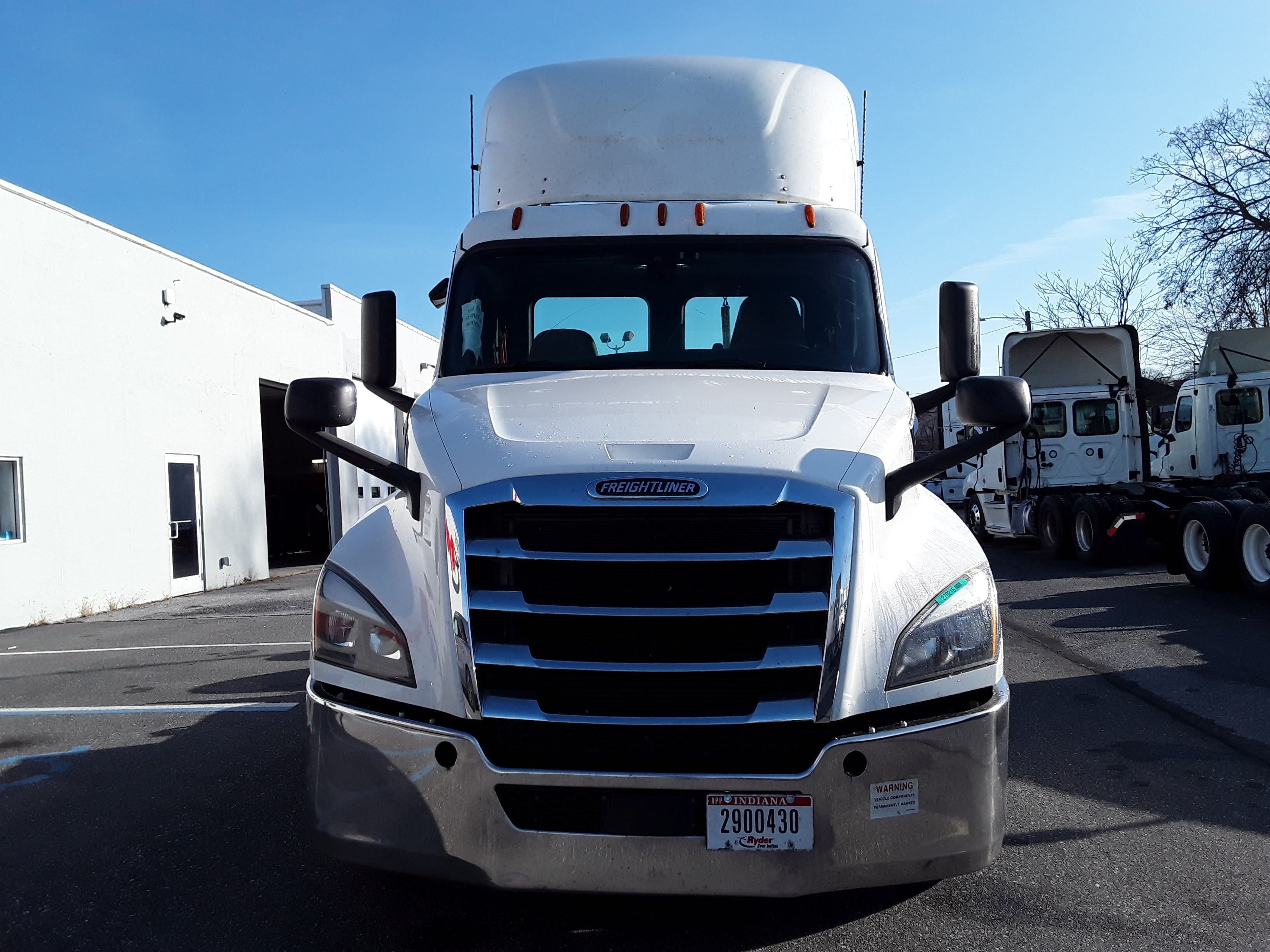 Used 2020 FREIGHTLINER Conventional - Day Cab - CASCADIA 126  image 2