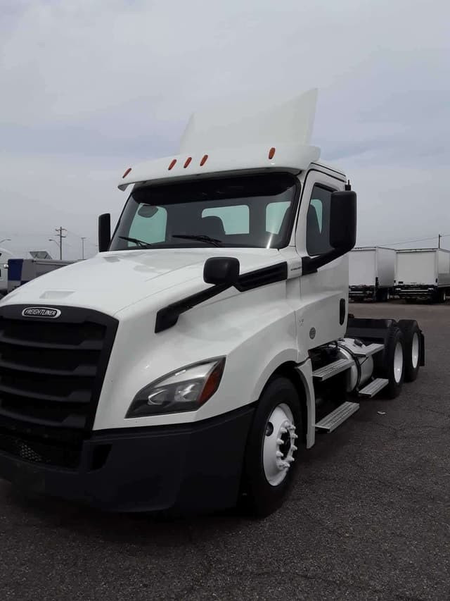 Used 2019 FREIGHTLINER Conventional - Day Cab - CASCADIA 126