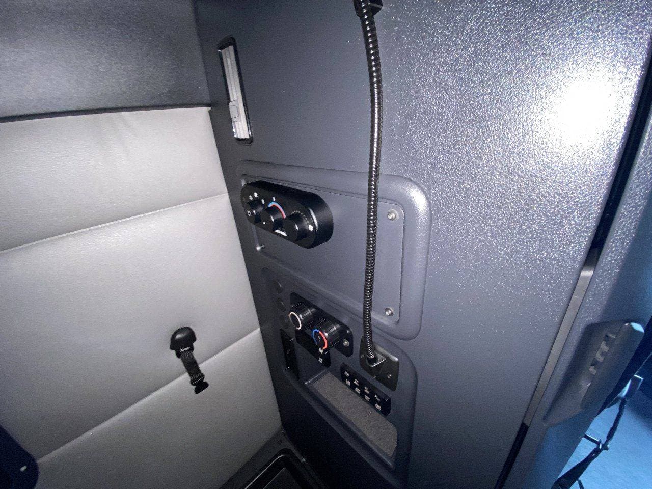 2021 FREIGHTLINER Cascadia CA126 Tandem Axle Sleeper image 18