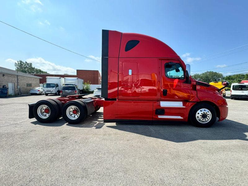 2023 Freightliner Cascadia image 6