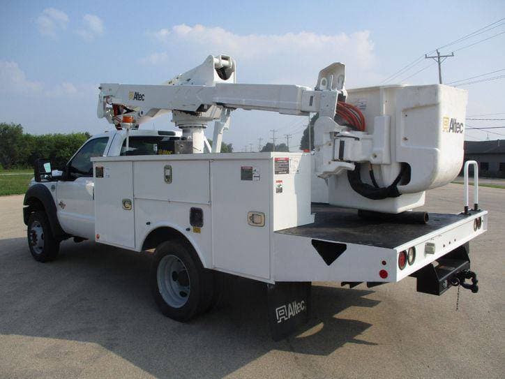 2016 Ford F-550 BUCKET TRUCK 4X4 image 3