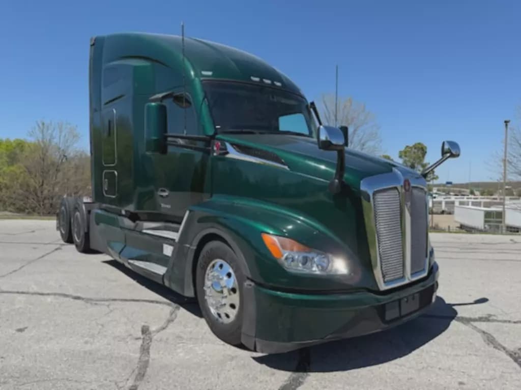 2022 Kenworth T680 image 1