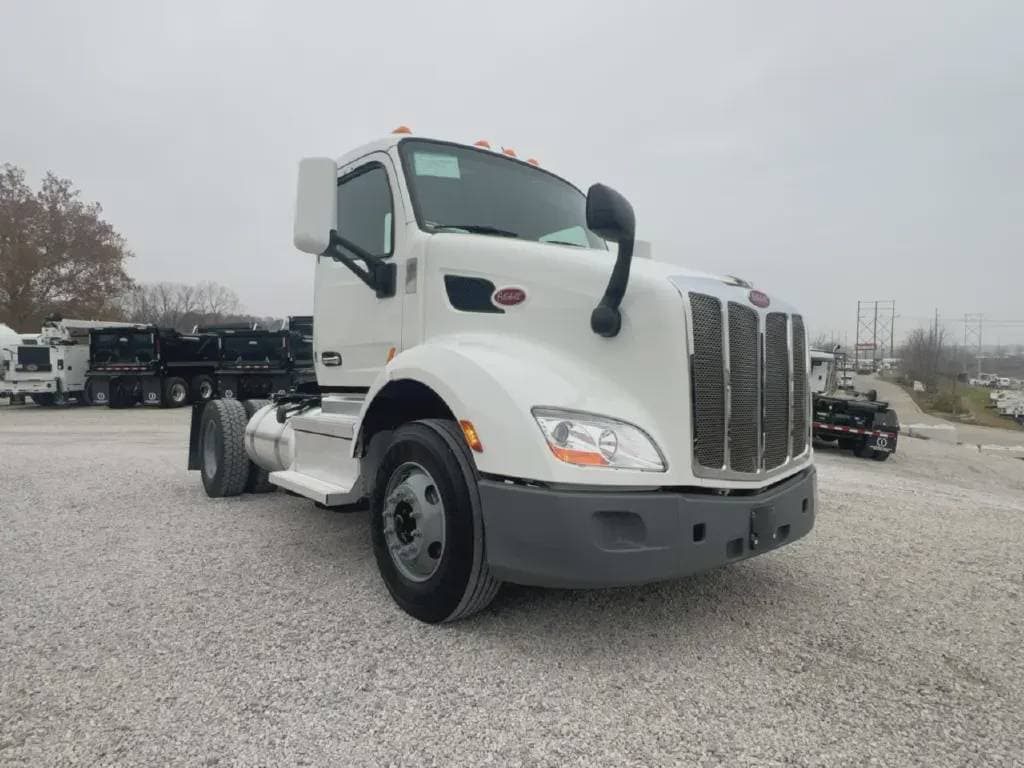 2022 Peterbilt 579 image 4