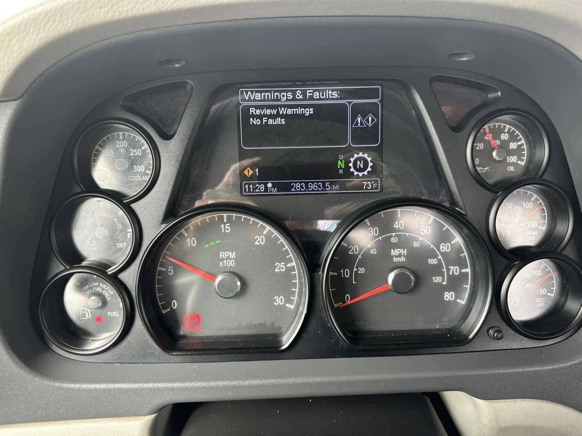 2021 Peterbilt 579 image 3