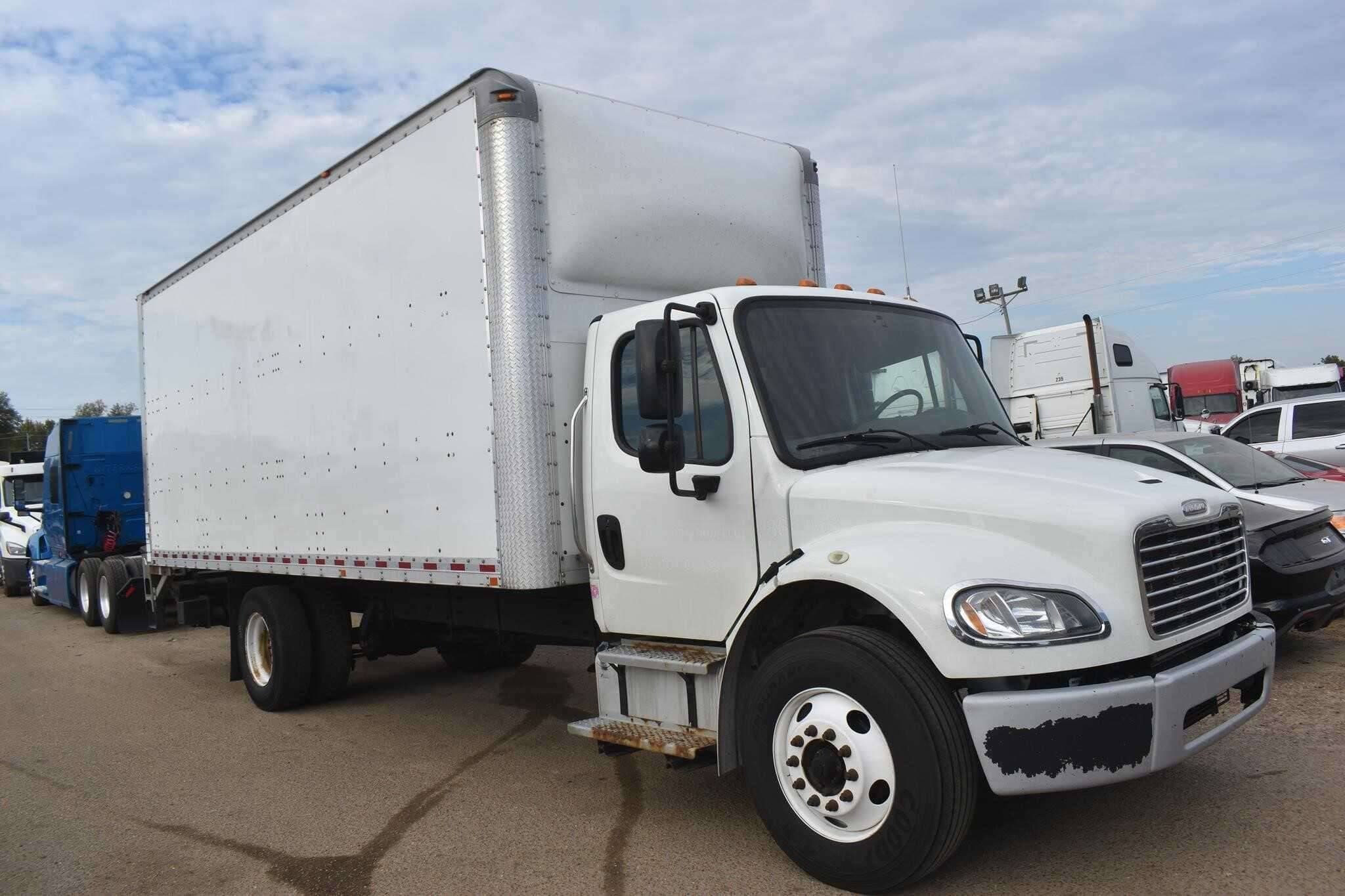2019 Freightliner M2 image 2
