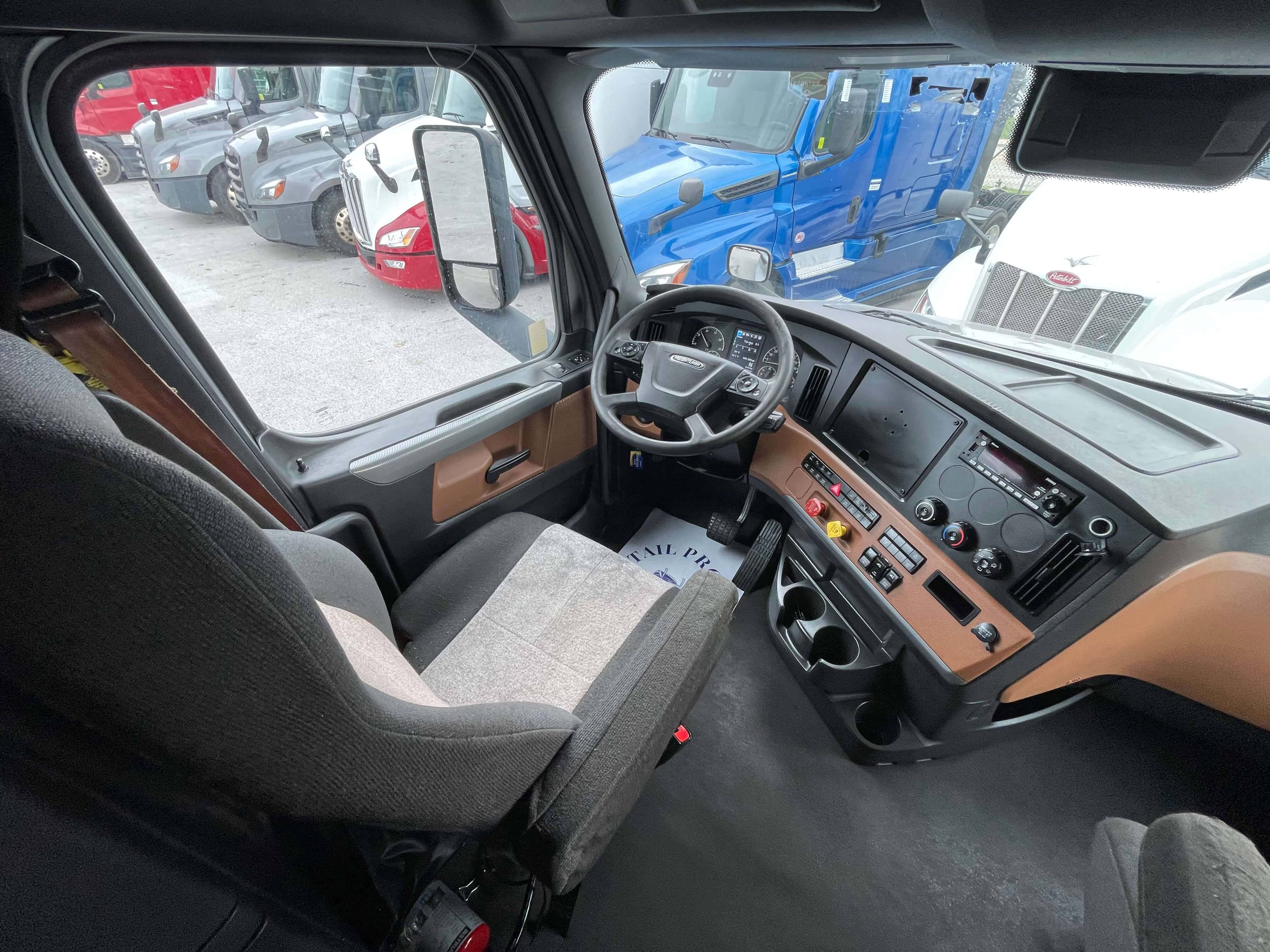 2022 Freightliner Cascadia 126 image 18