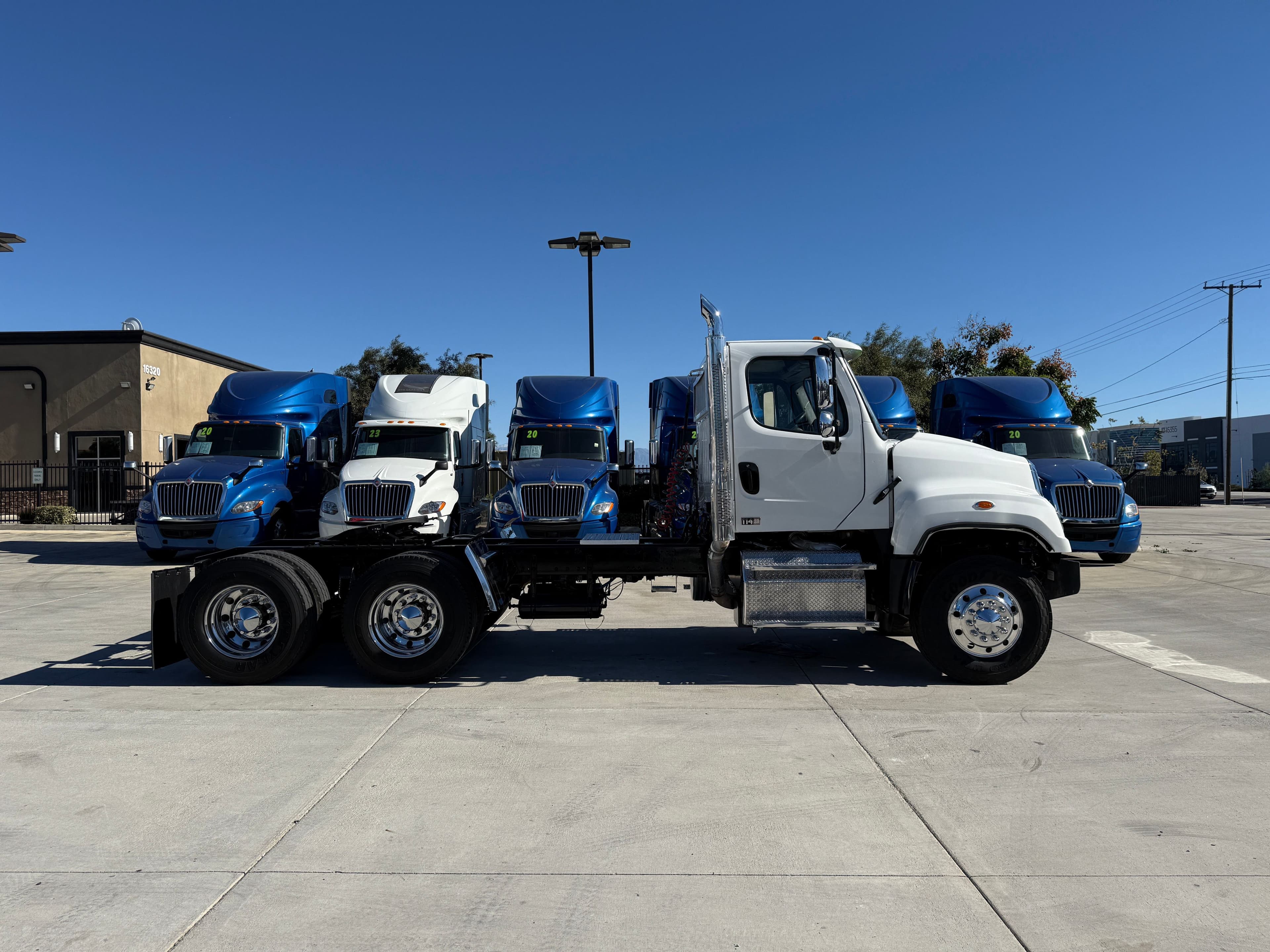 2019 Freightliner 114SD image 4