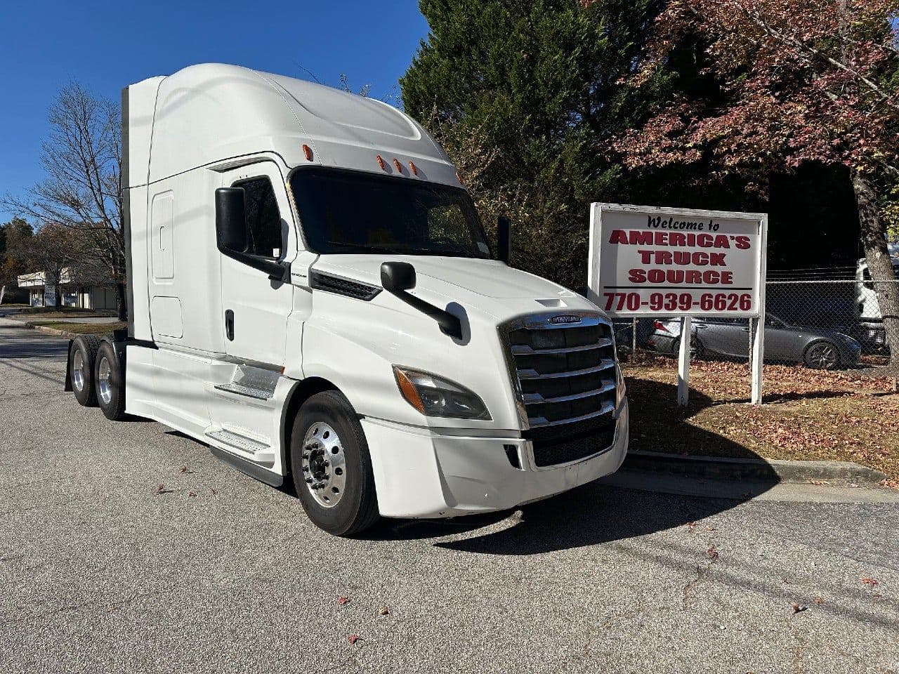 2019 Freightliner Cascadia 126 image 1