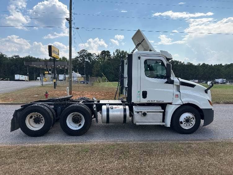 2018 Freightliner Cascadia image 9