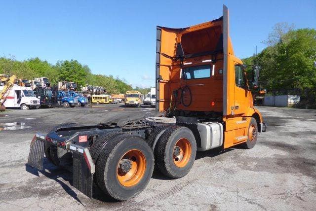 2020 Volvo VNR64T300 image 4
