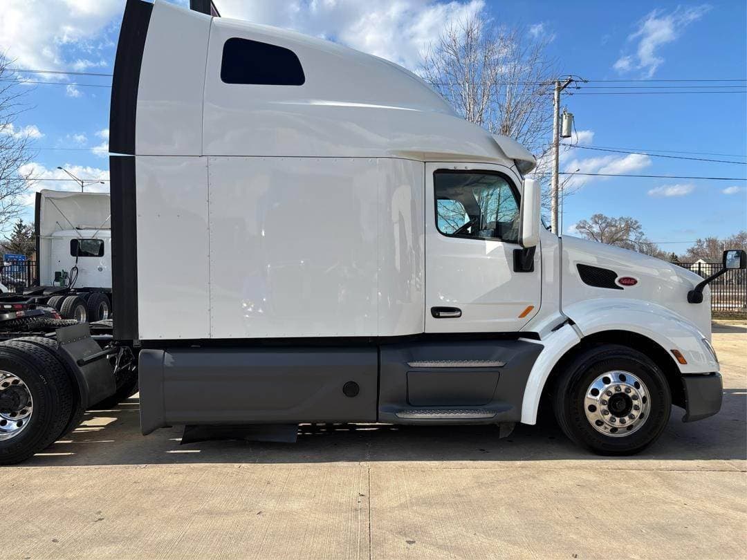 2021 Peterbilt 579 image 6
