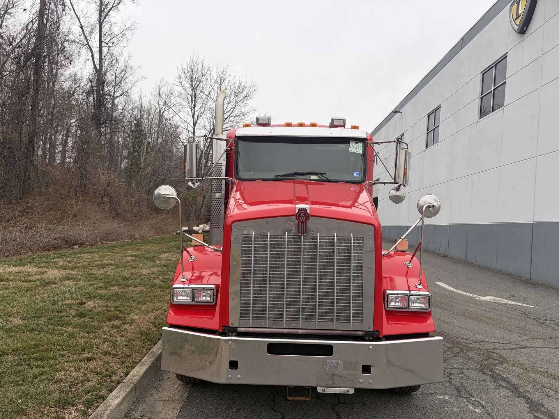 2019 Kenworth T8 Series image 2