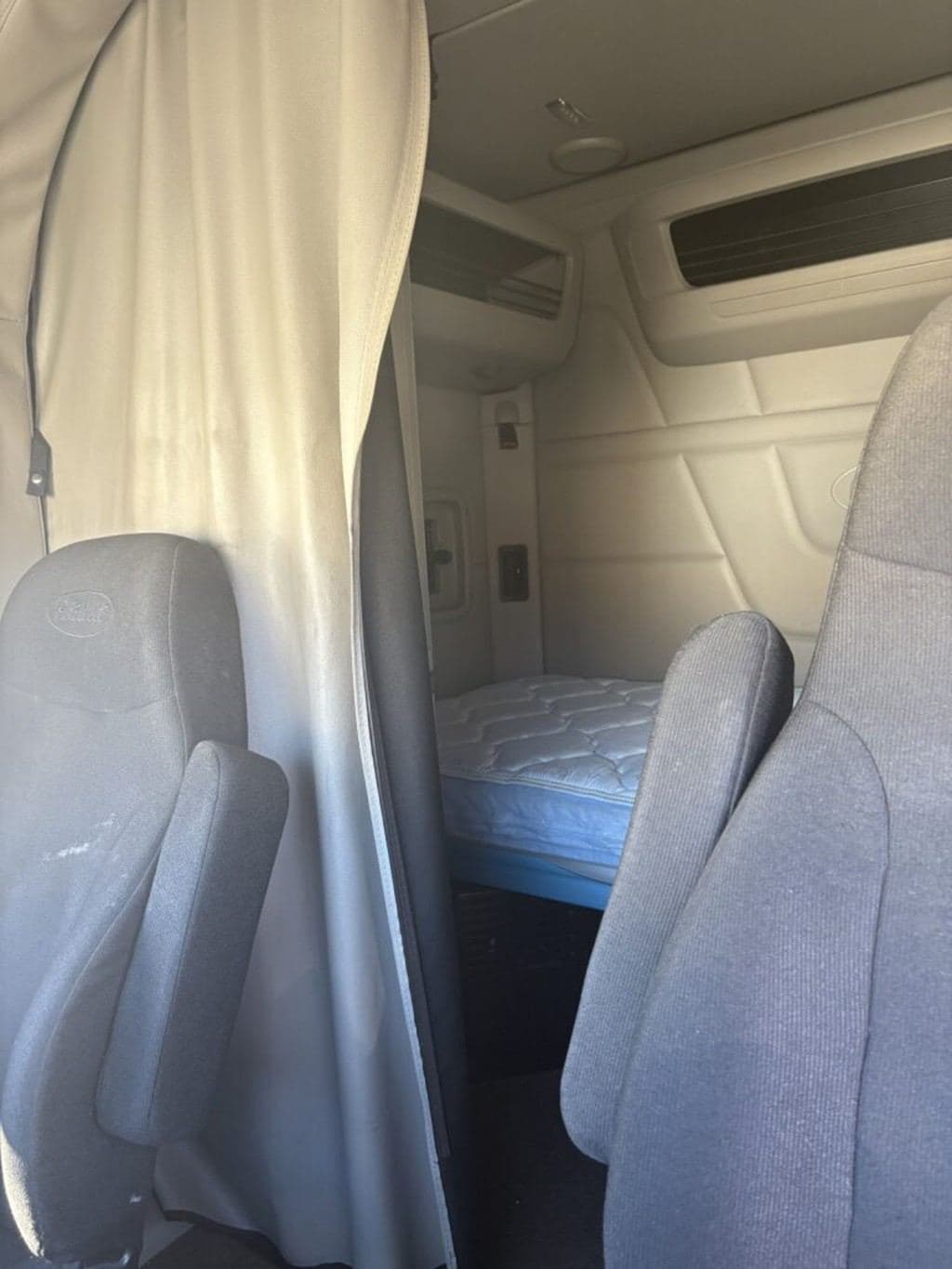 2021 Peterbilt 579 image 7