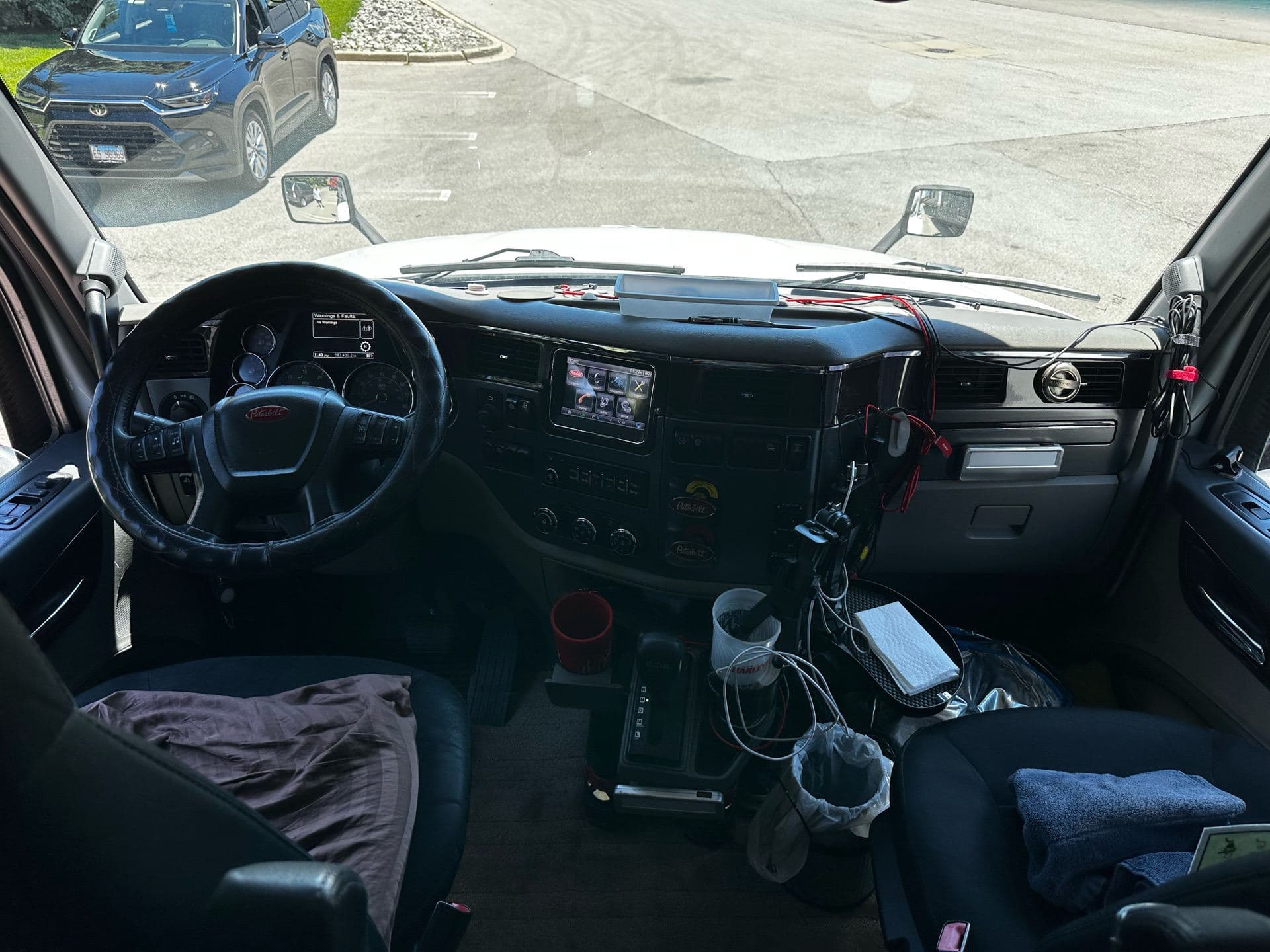 2015 Peterbilt 579 image 8