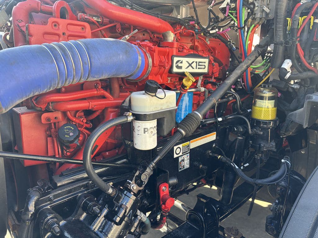 Used 2024 PETERBILT 579 image 6