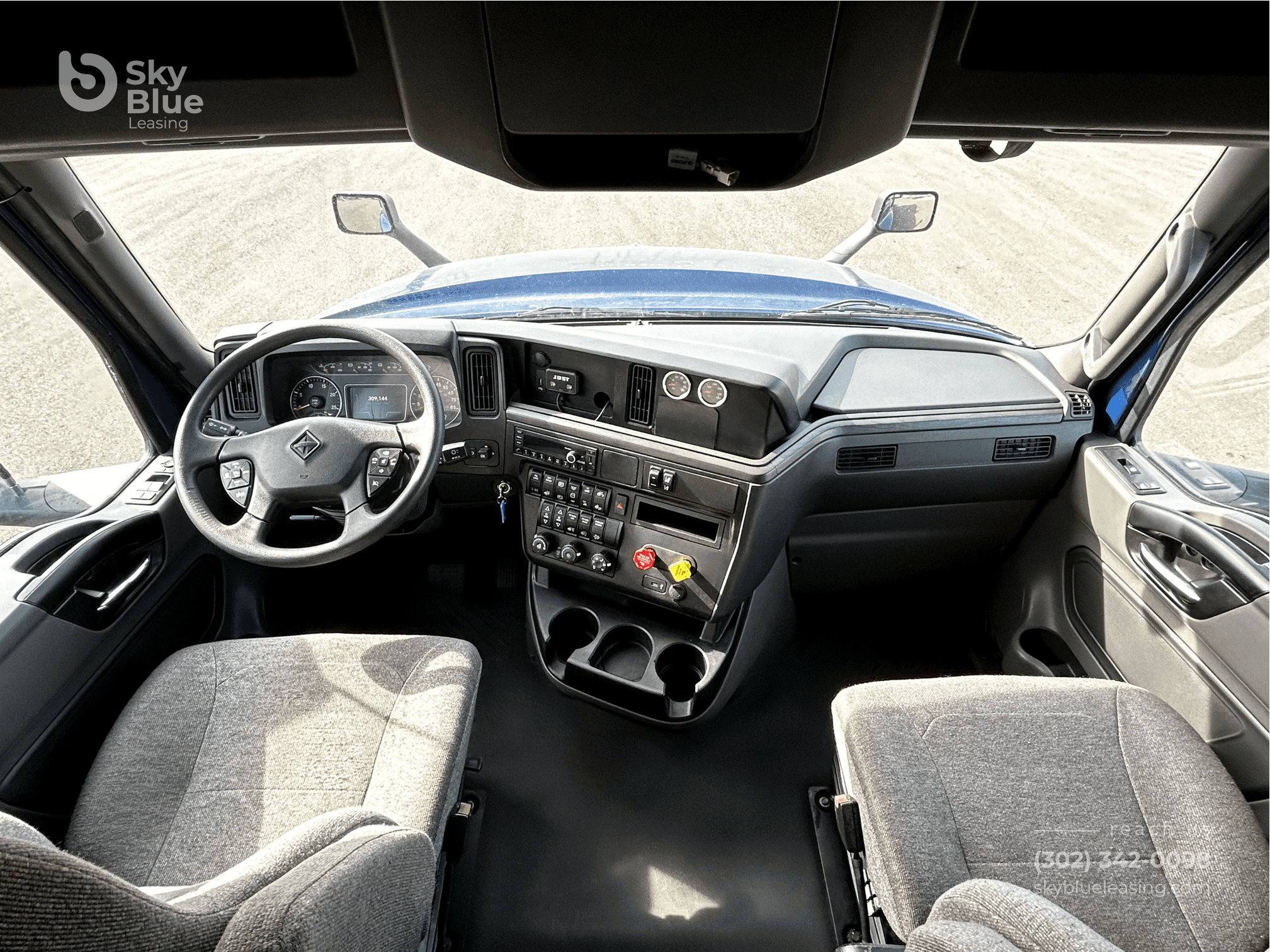 2023 International LT625 image 10