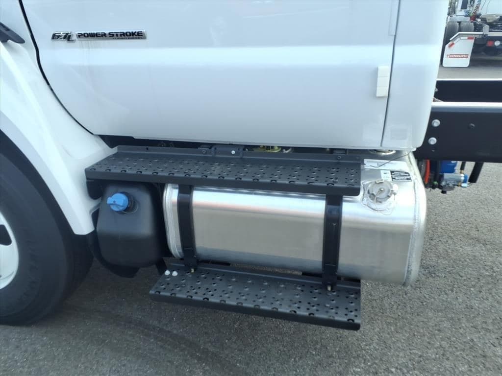 2027 Ford F750 SD image 8