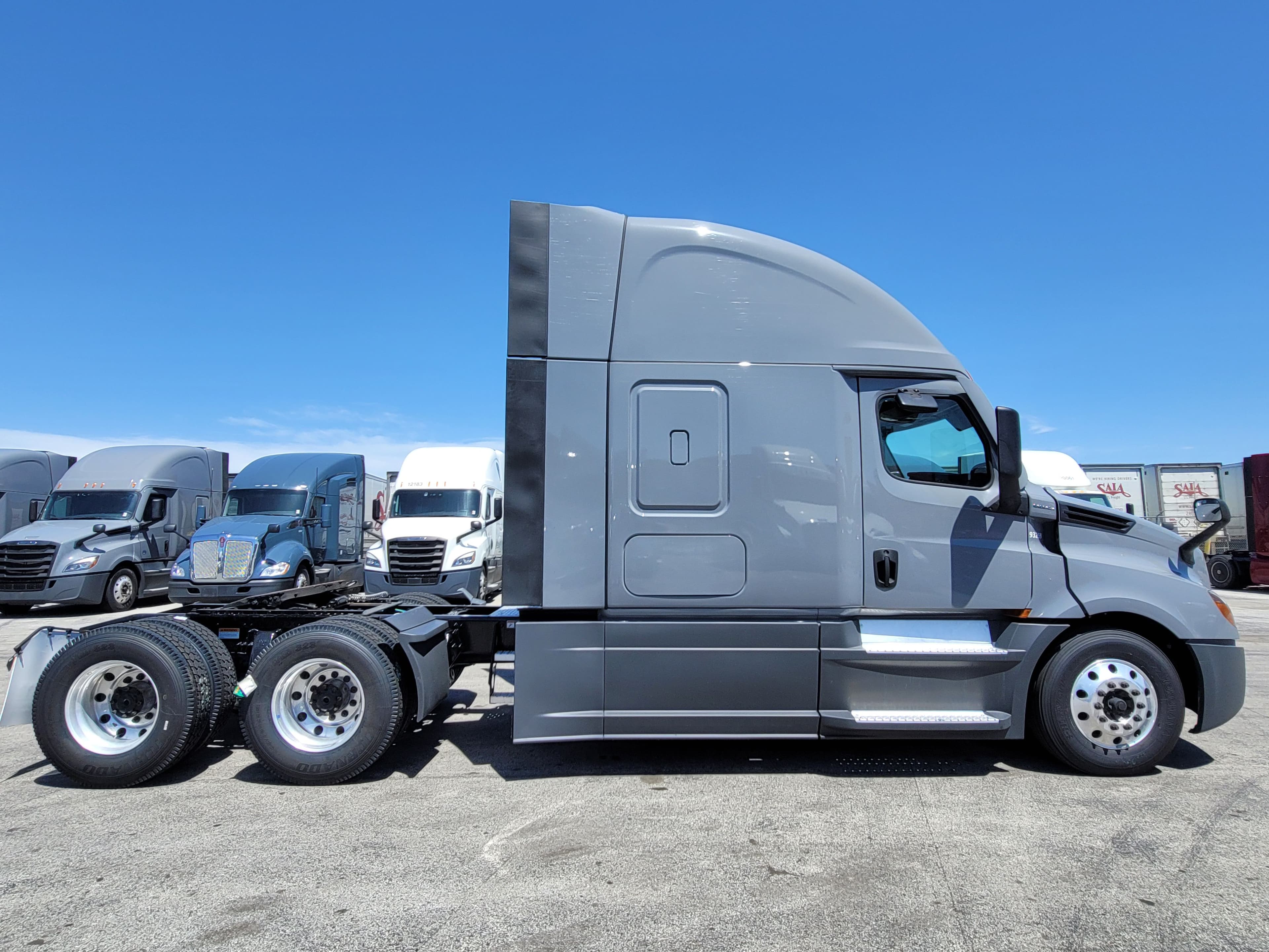 2023 Freightliner Cascadia 126 image 4