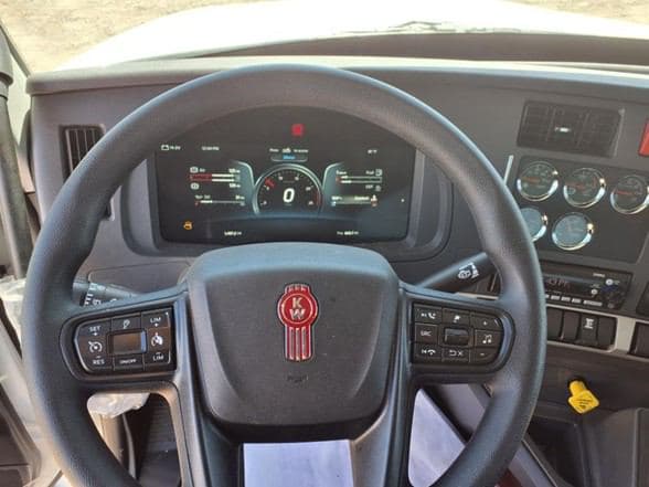 2025 Kenworth T880 image 15