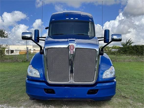 2018 Kenworth T680 image 2